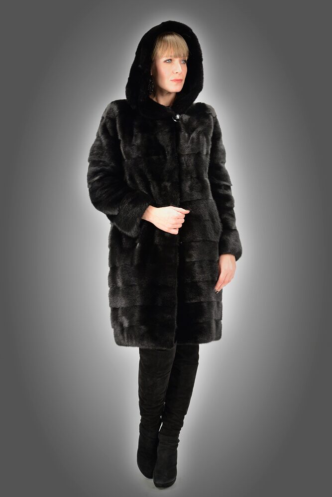 Kurzer Nerzmantel in Schwarz