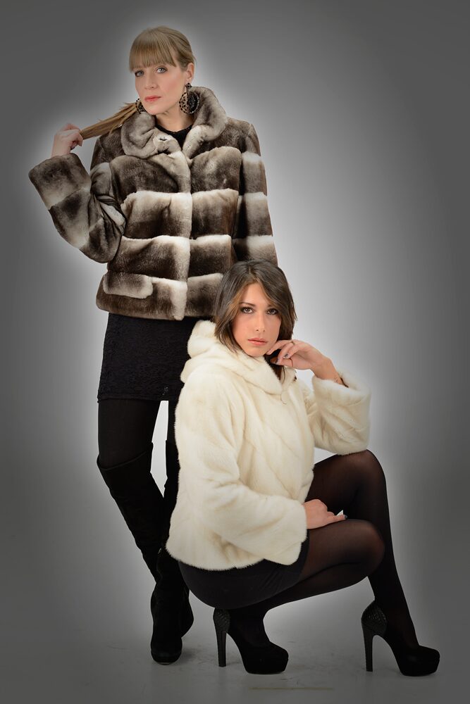 Kurze Orylag-Jacke und kurze Nerzjacke in Perle mit Kapuze